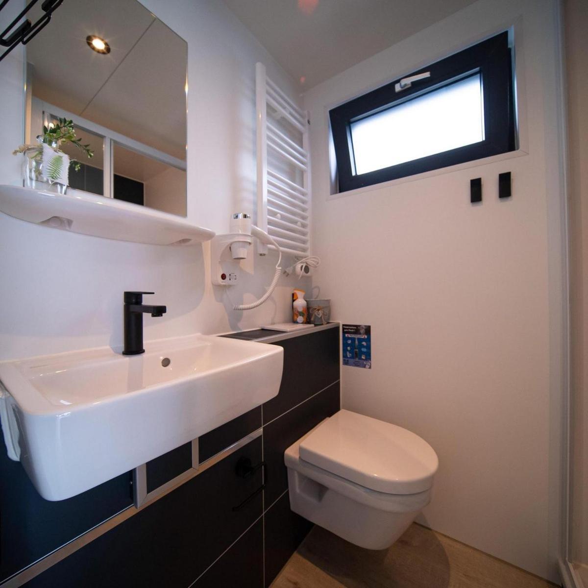 Houseboat Marina Mookerplas 4-6 Persons Plasmolen المظهر الخارجي الصورة